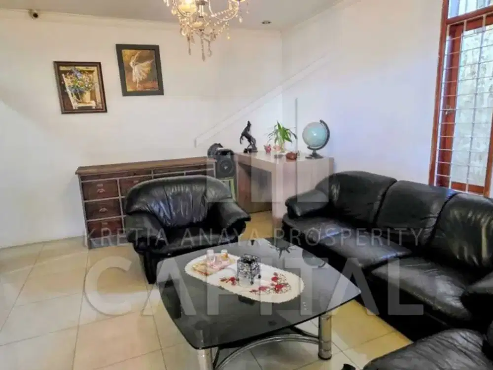 RUMAH DENGAN TANAH YANG LUAS DI CARINGIN SAYAP HOLIS COCOK UNTUK WORKSHOP ATAU GUDANG