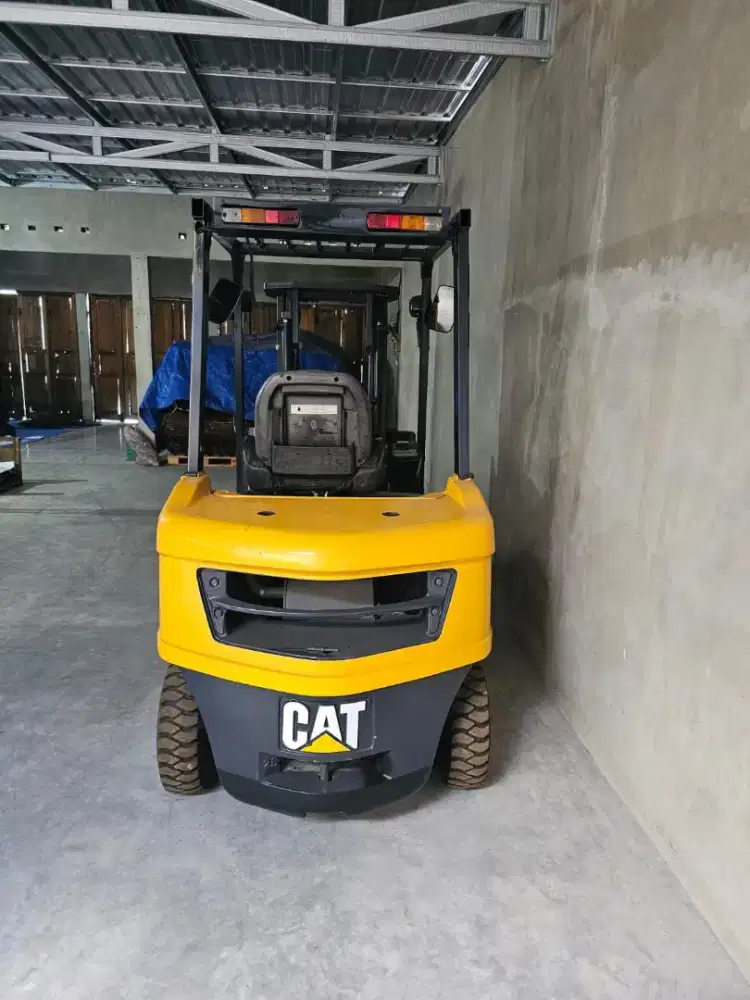 Forklift Caterpillar 2.5 Ton
