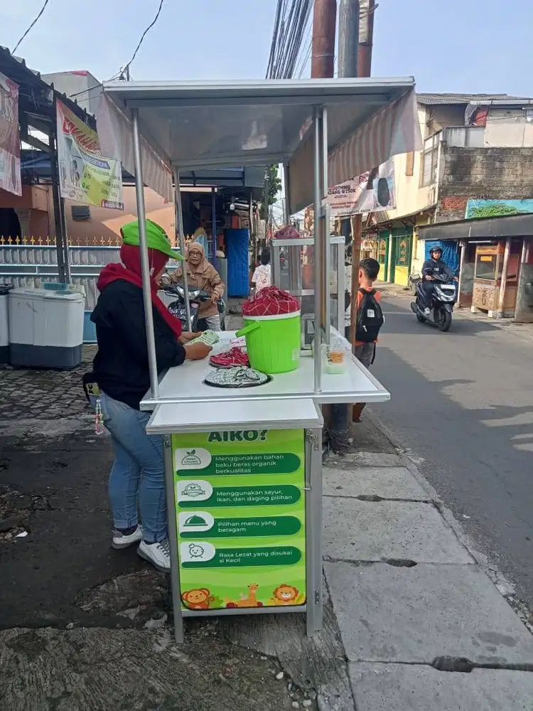 Penjaga Outlet Bubur Bayi