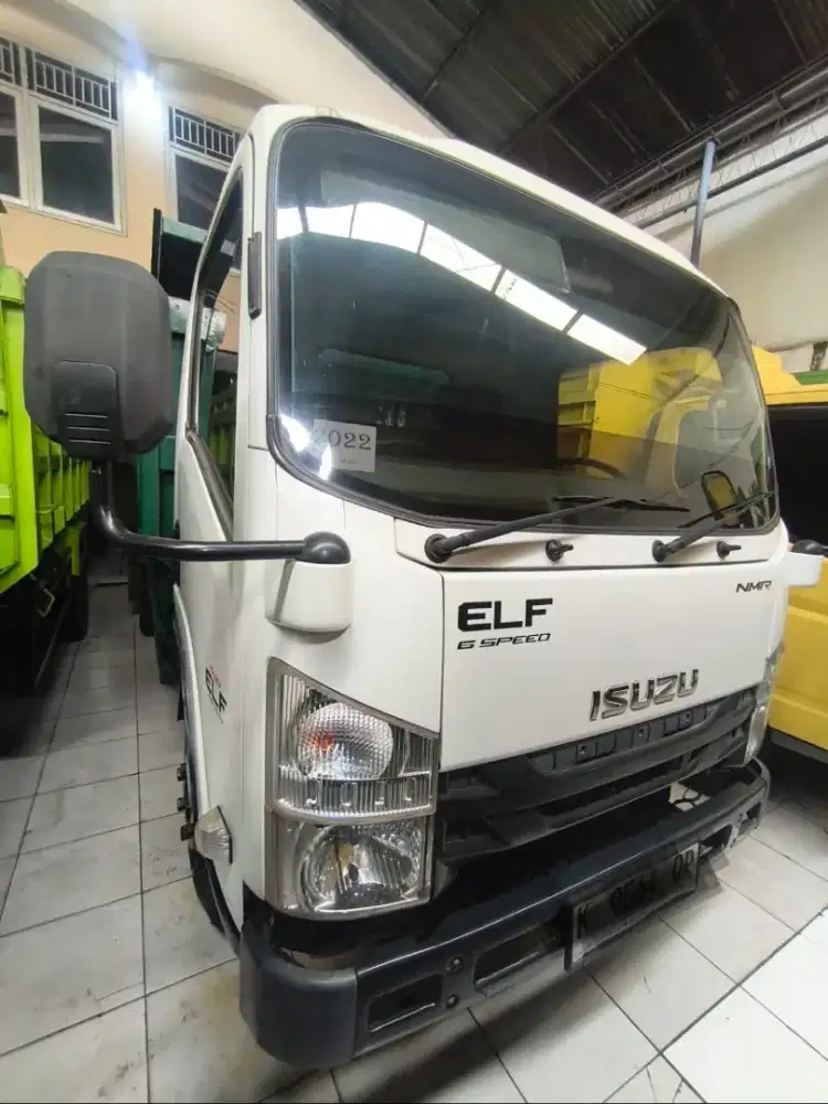 Isuzu elf NMR dump truk euro 4