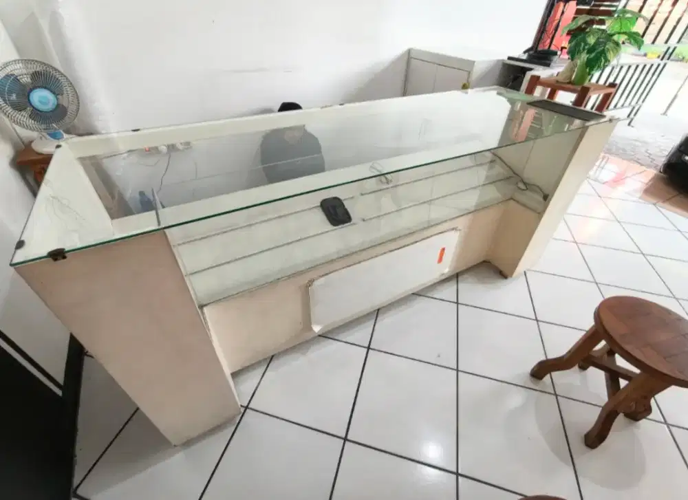 Etalase bekas masih bagus