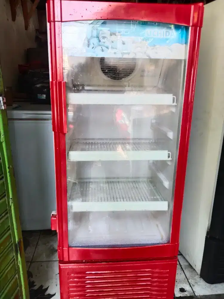 Showcase Uchida kondisi baik normal dingin siap pakai