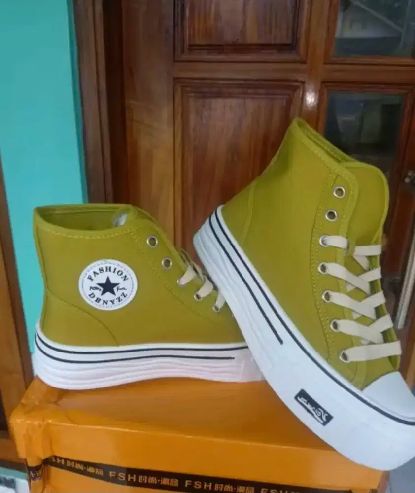 sepatu sneaker high waist fashion no 37