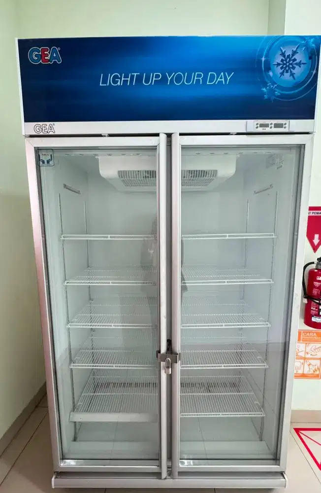 JUAL SHOWCASE GEA 1050L – SIAP USAHA, DINGIN NORMAL ️