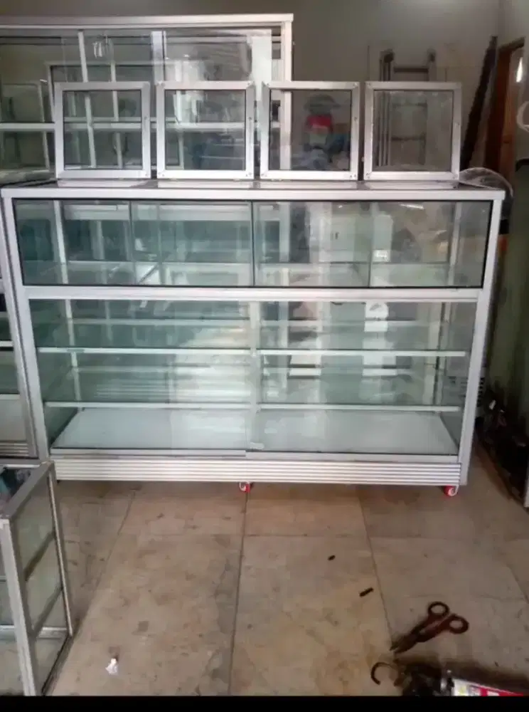 Etalase beras ukuran 1.5 meter