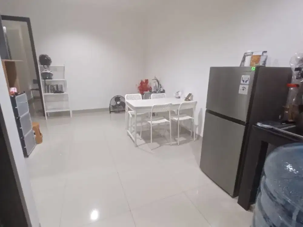 Disewakan Condo Green Royal, di Lantai 3, 2 Kamar Tidur, Semi Furnish, Harga : 36 Juta Nego