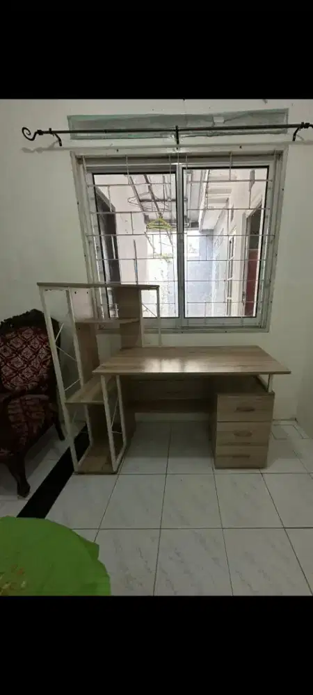 Meja belajar infoma