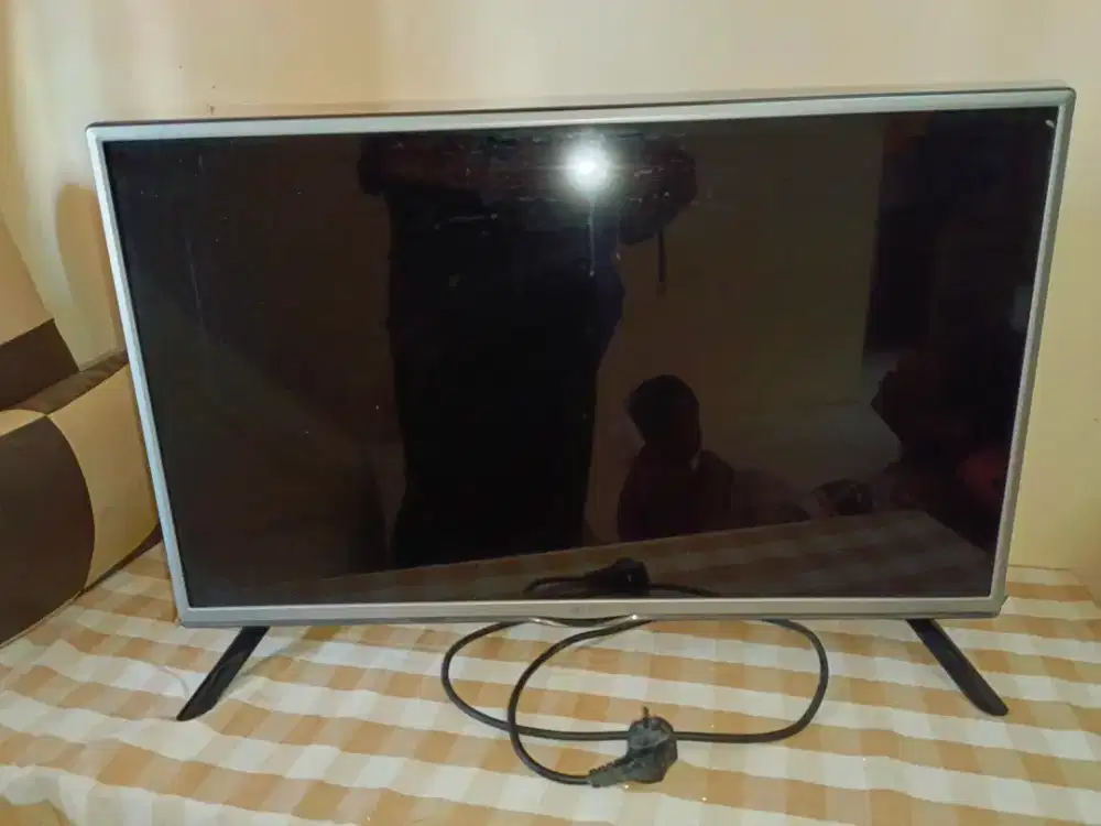 Dijual TV Led 32in. Merk LG+setopbox