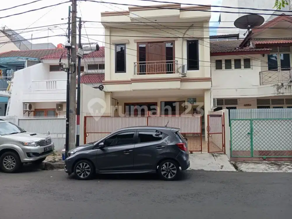 Disewakan Cepat,,,,,,,,,Rumah Minimalis,,,,,,,, Siap Huni,,,,,,, Full Furnish,,,,, di Cengkir Baratkelapa Gading@