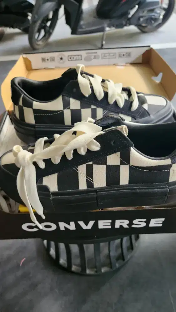 Sepatu CONVERSE Original no 43 model langka/rare item New ga jd pakai!