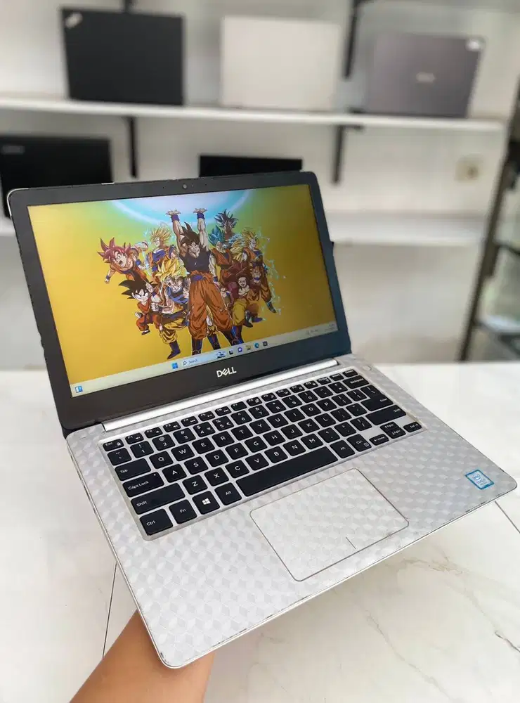 DELL INSIPIRON P87G SN :P87G001	INTEL CORE I7-8550U RAM 8 GB SD 256 GB
