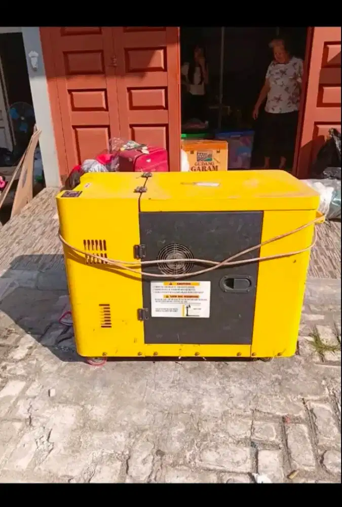 Menampung Elektronik Rusak