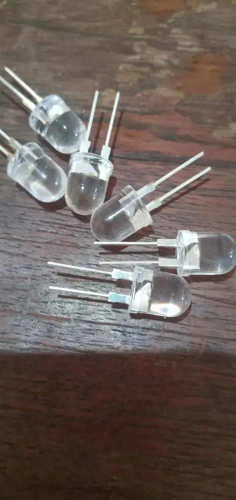 New Old Stock Lampu LED 10mm Warna Putih (isi 250 pcs)