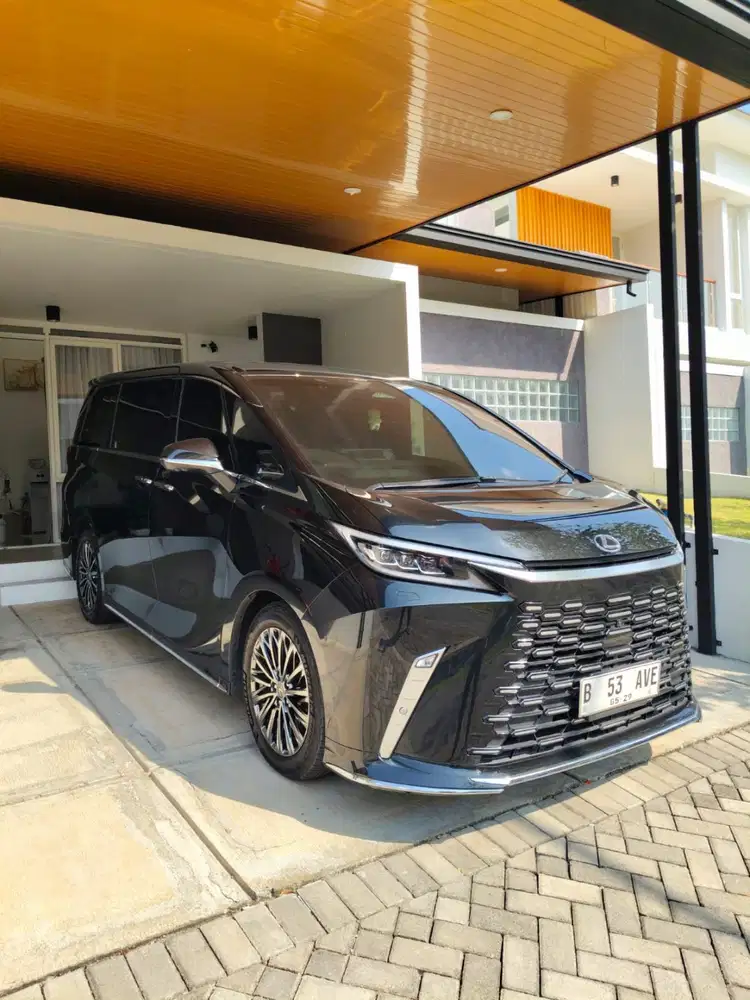 Lexus LM350H 2023 Milik pribadi