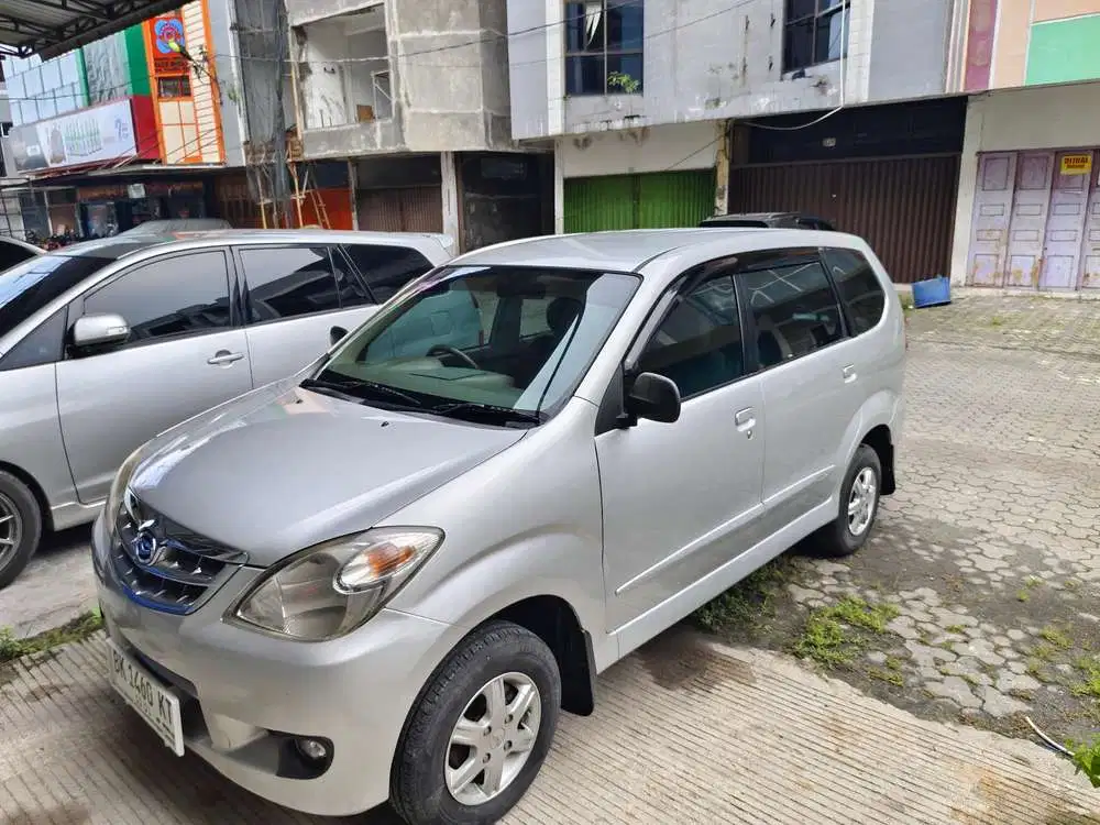 Daihatsu Xenia 2011 Bensin