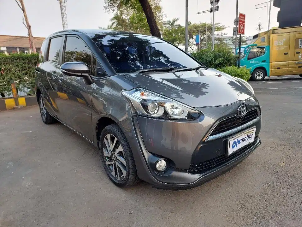 DP MURAH Toyota Sienta 1.5 G Bensin-AT 2018 Abu CSYEB