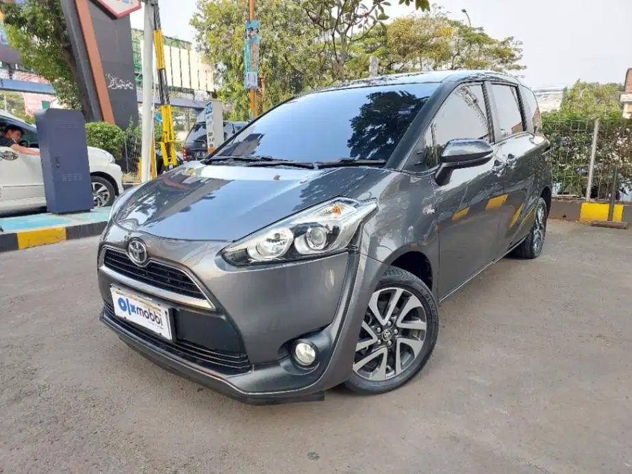 DP MURAH Toyota Sienta 1.5 G Bensin-AT 2018 Abu CSYEB