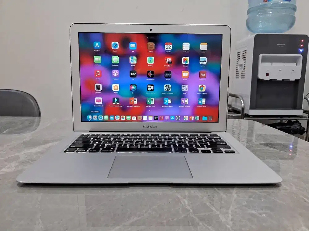 Laptop APPLE MB Air 13 8GB 128GB Mulus Tanpa Dent garansi