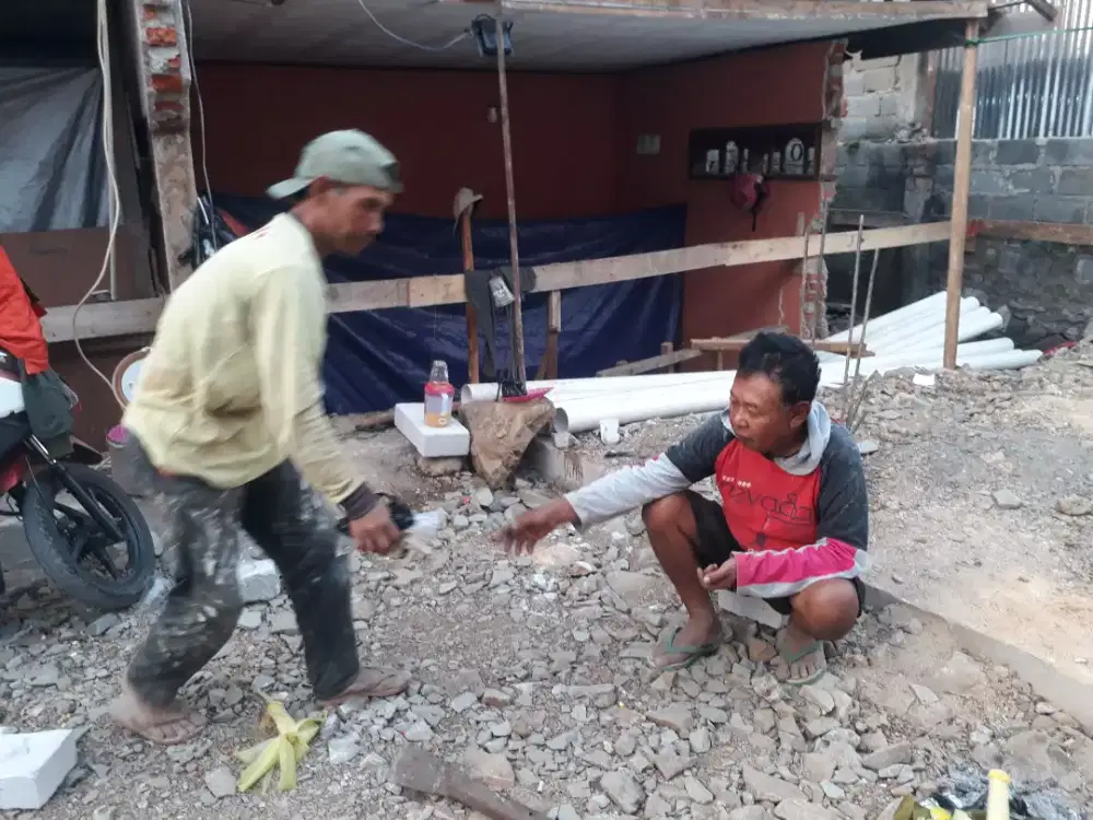 Tukang bangunan,Tukang baja ringn,Tukang mebel,Tukang las listrik