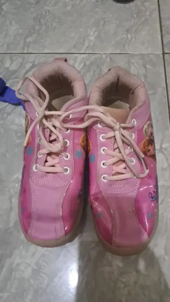 Sepatu ank dan sendal ank cwek