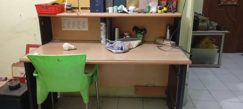 Meja belajar kayu