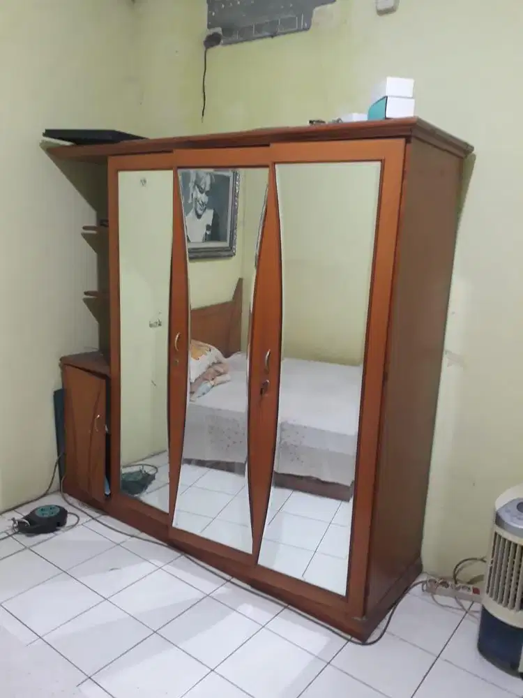Lemari dan kasur jati