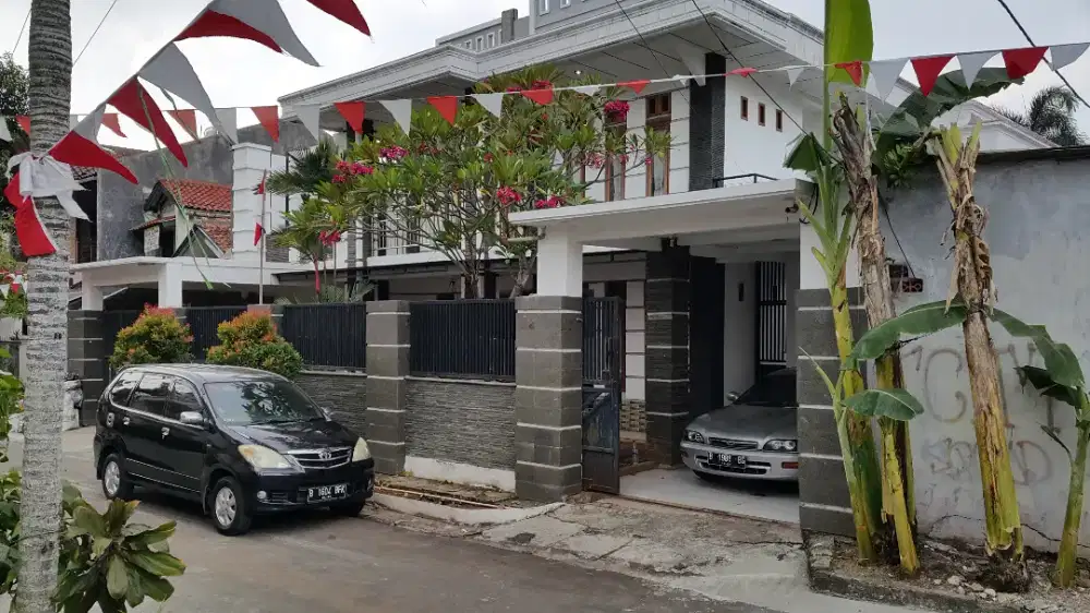 Disewakan rumah 2 lantai Mrruya