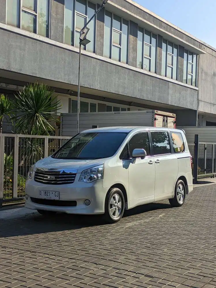 Toyota Nav1 2013 Bensin