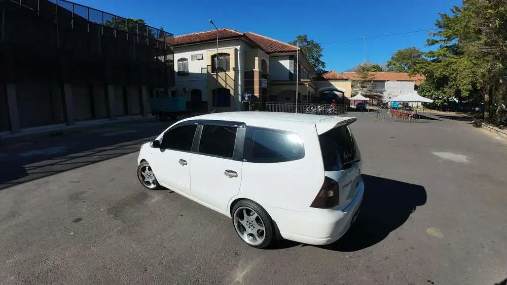 Nissan Grand Livina 2011 Bensin