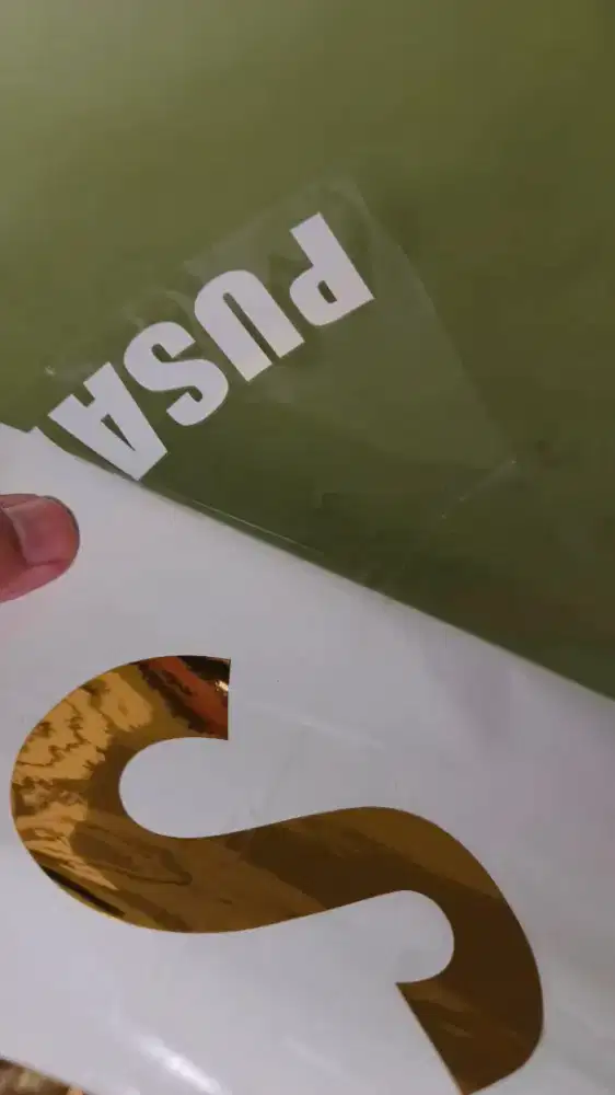 Cutting sticker tulisan dan logo