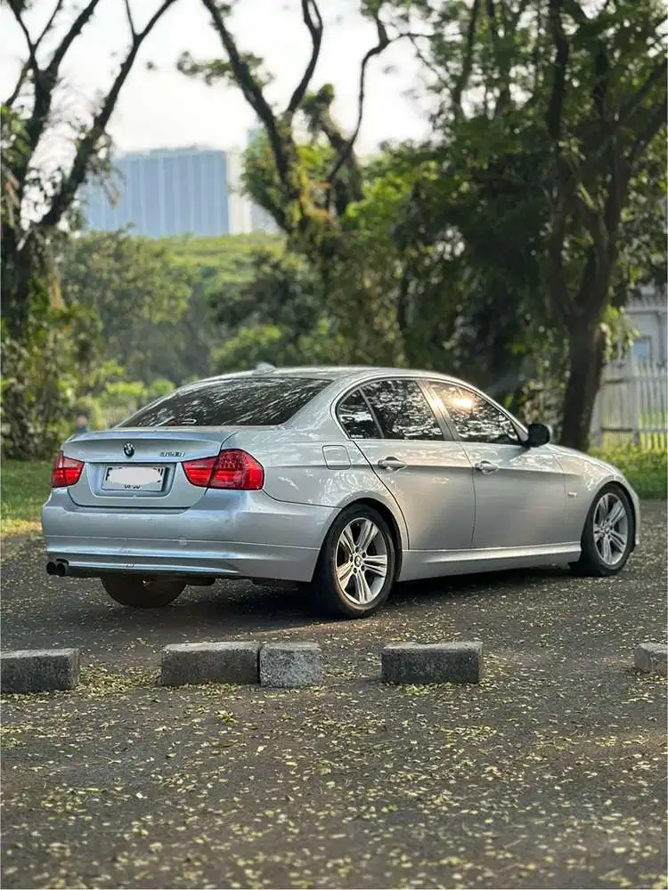 BMW 320i 2012 Bensin