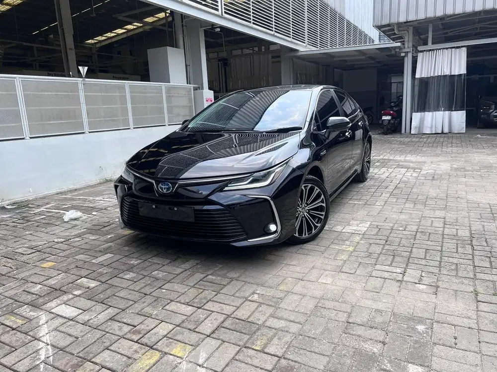 TOYOTA COROLLA ALTIS HYBRID 1.8 AT