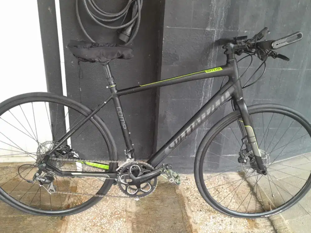 Sepeda Specialized Sirrus Comp Disc 700C Hybrid Fitness Bike