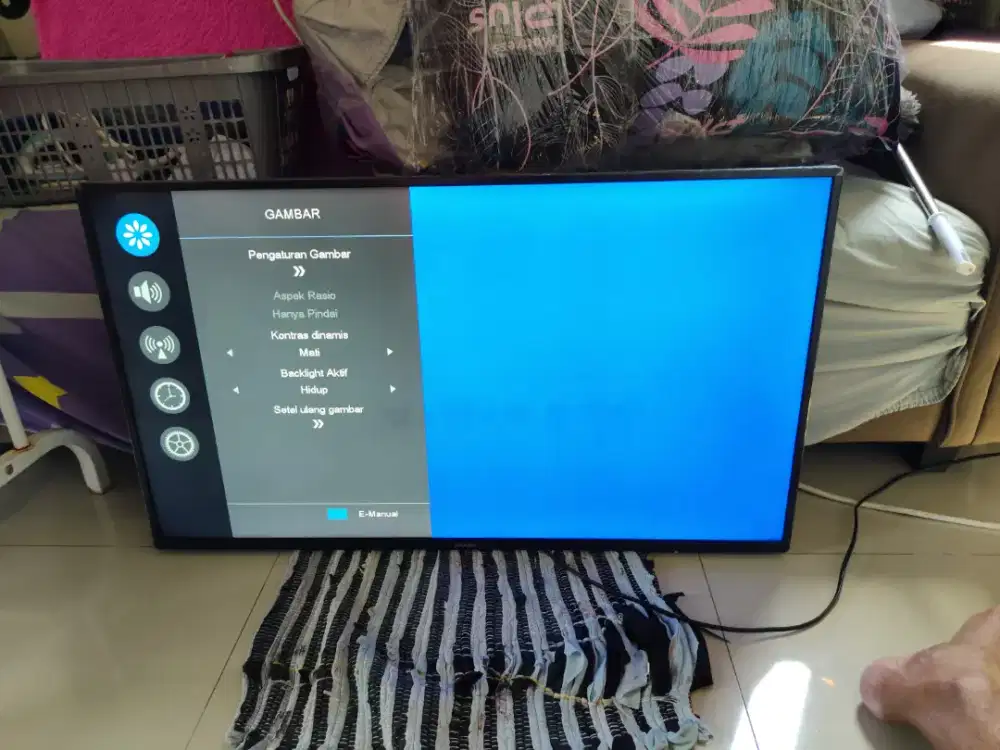 TV led merk coocaa 40inch kondisi bagus bonus stb
