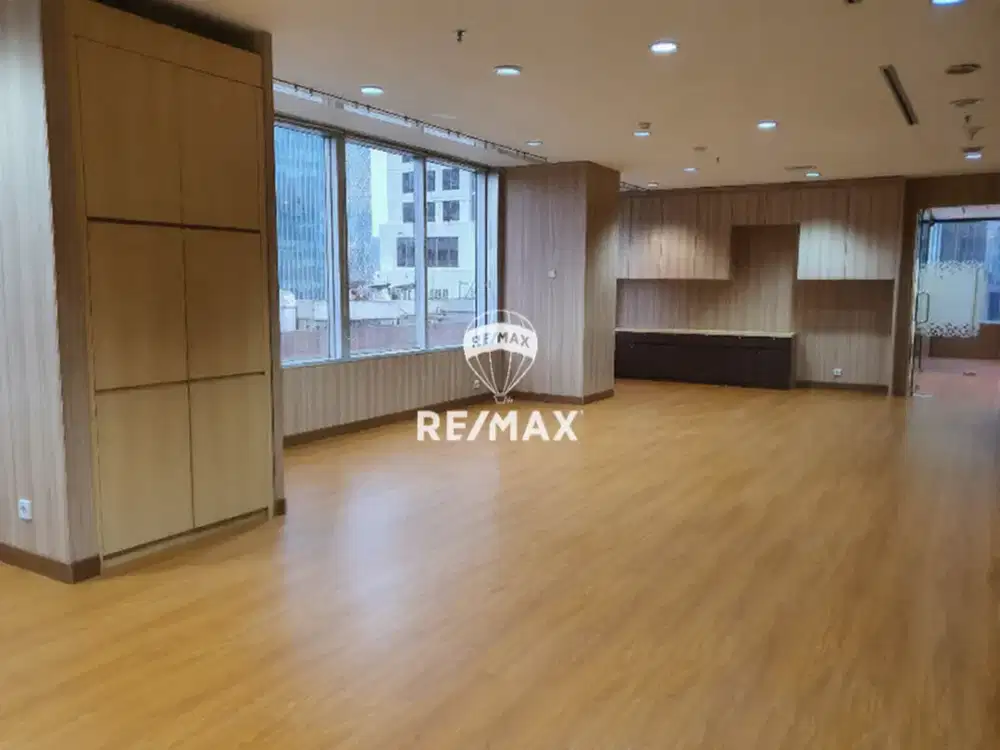 Disewakan Menara Sudirman Jakarta Luas 300m2 Lantai 8 Semi Furnished
