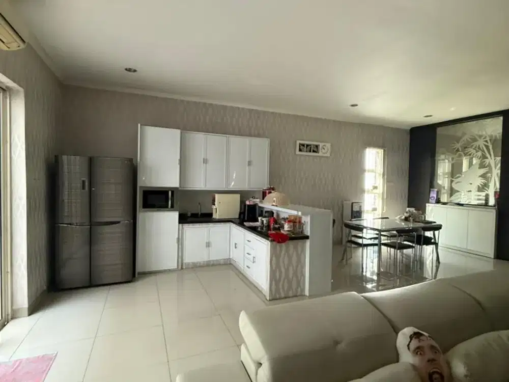 Dijual Rumah Mewah di Puri Mansion, Lt.9x20m2, Posisi Hoek, Full Furnished, Harga : 6.7M Nepis