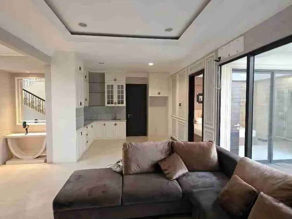 Dijual Rumah Private Pool Semi Furnished Jadeite BSD