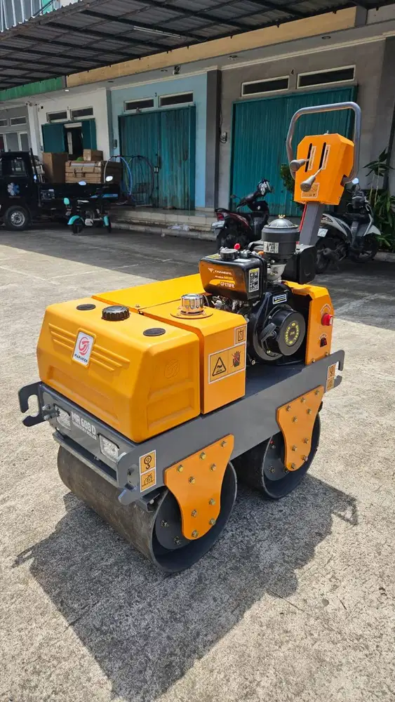 Baby Roller / Vibro Roller Kapasitas 1-2 Ton Pemadat Aspal / Tanah