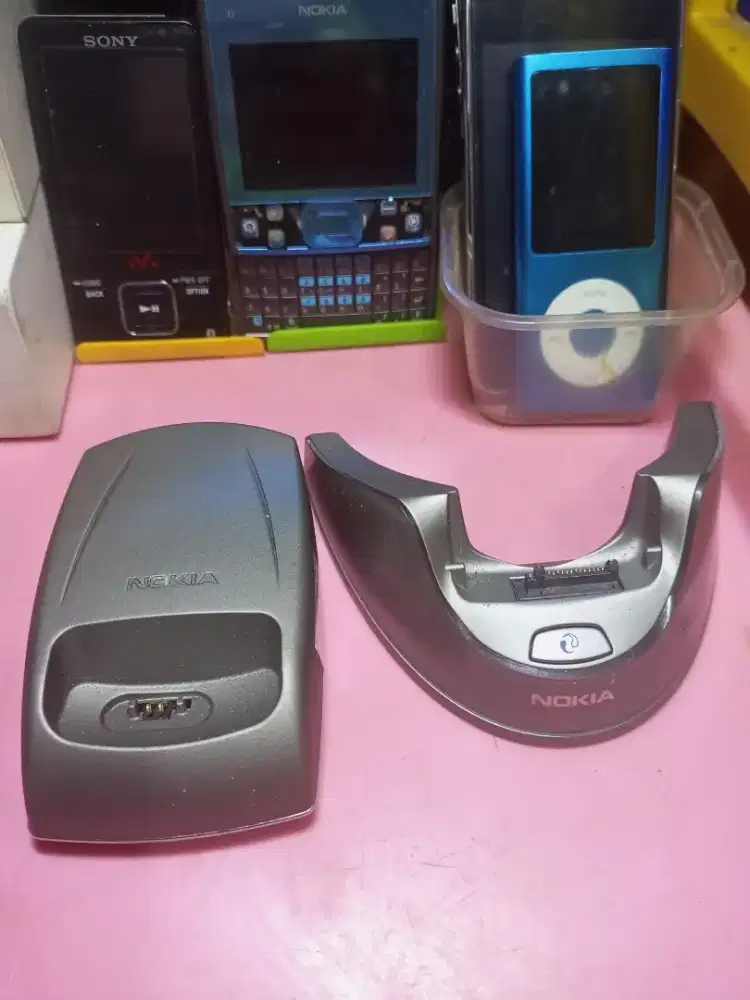Docking hp Nokia lawas