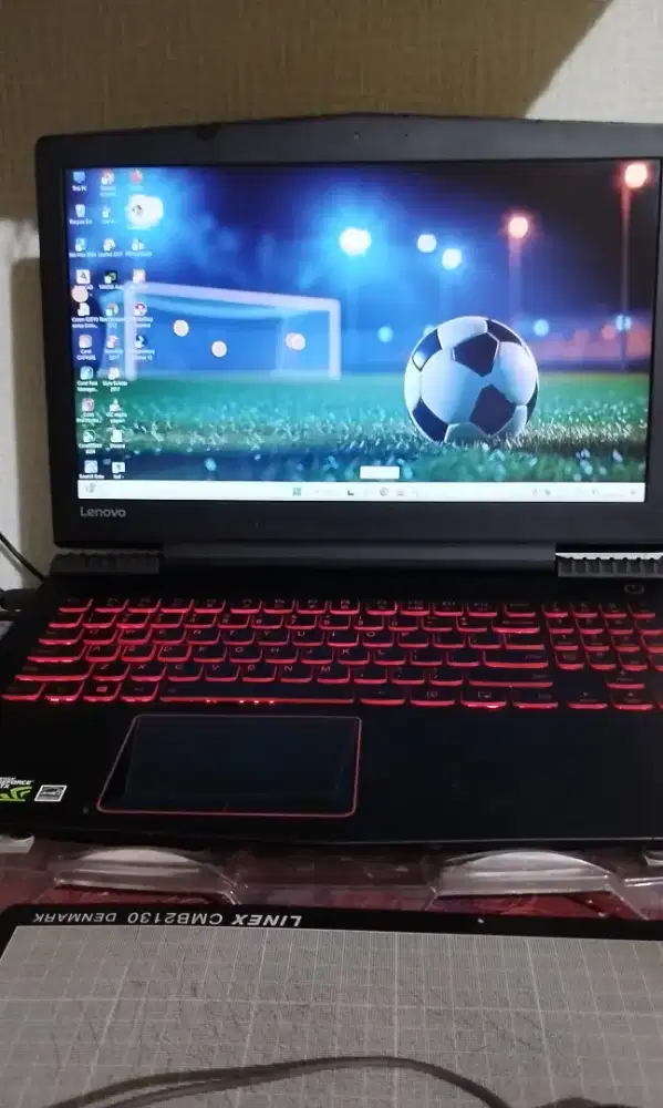 enovo LEGION layar 15.6 Core 17-7700 (desain dan