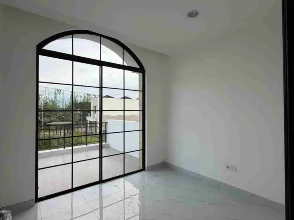 Dijual Rumah Terdepan di PIK 2 Balkon Cantik