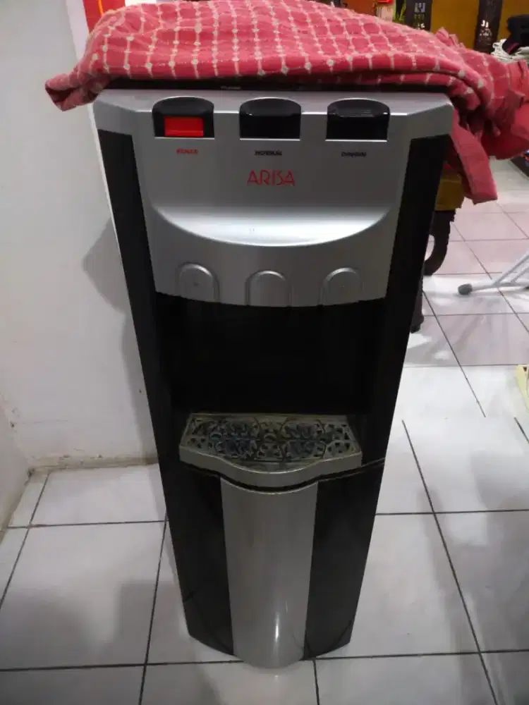 Dispenser Arisa Panas Dingin – Masih Berfungsi Normal