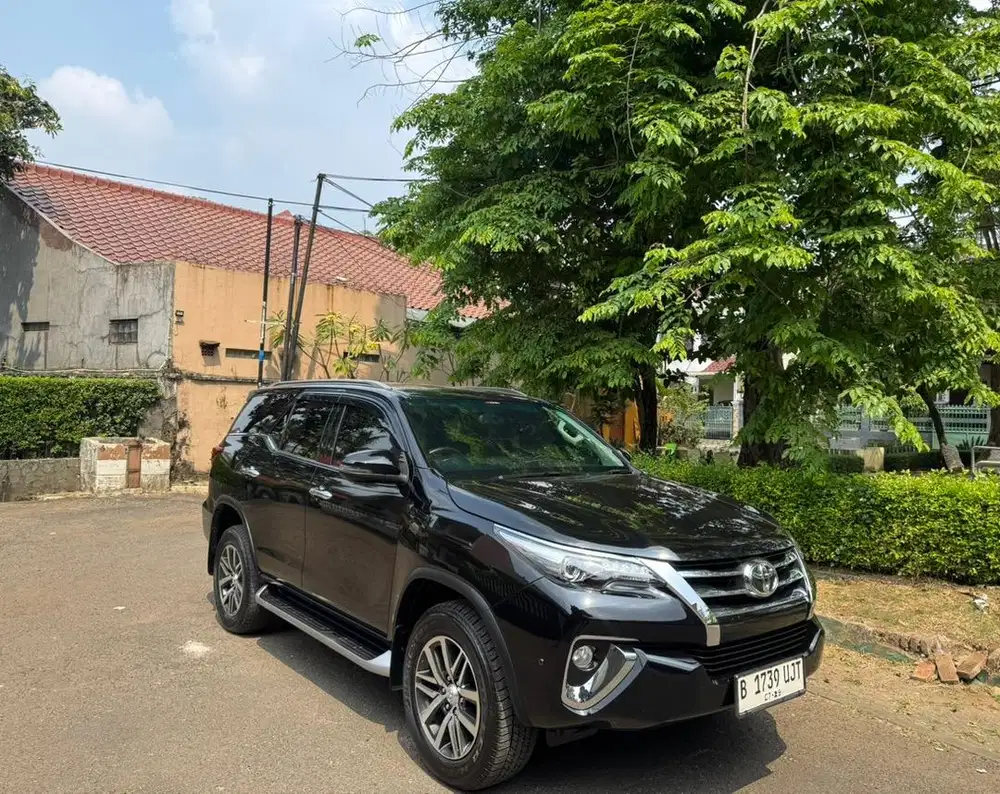 Toyota Fortuner Vrz Diesel At 2019 Low Km
