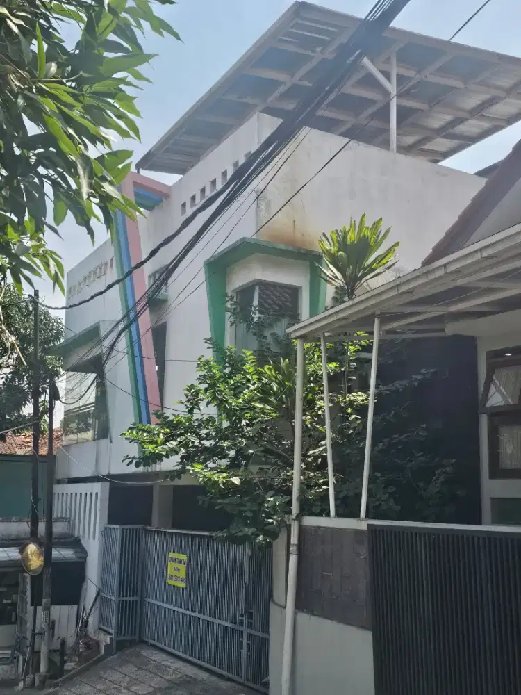Disewakan Rumah dan Kantor lokasi strategis 10 menit ke Gedung Sate