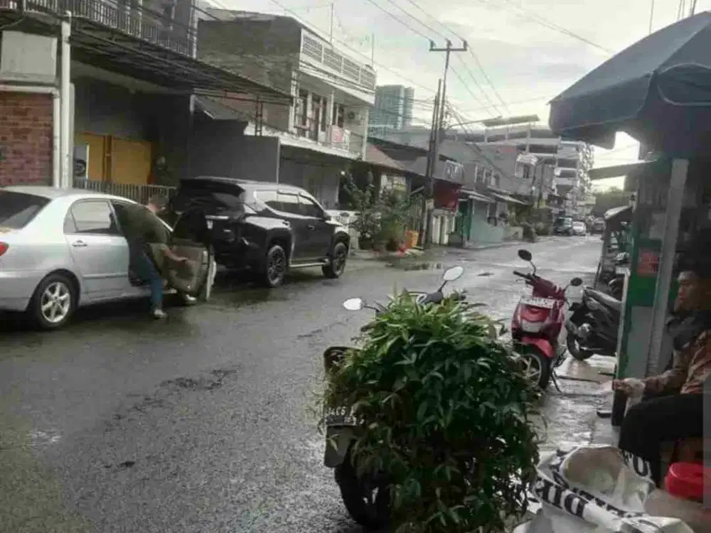 Rumah tempat usaha 1 M pinggir jalan raya di kayuringin LT 136 cocok utk kost dekat jln raya kalimalang Mall Metropolitan