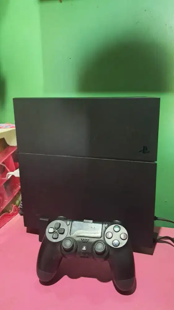 Sony ps 4 FAT 500gb
model CUH-1202A