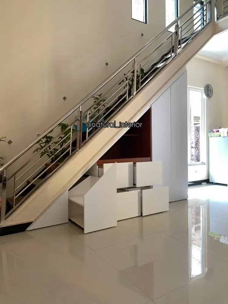 lemari bawah tangga