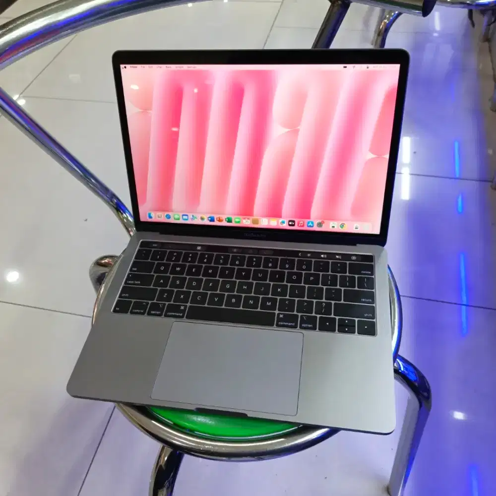 Macbook pro touchbar 2019 intel core i7 ram 16gb ssd 512gb