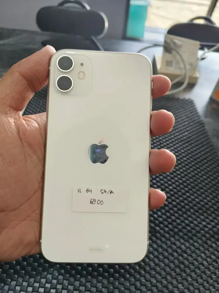 iPhone 11 64GB white ex Resmi (blibli) - second