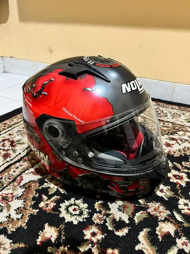 Helm nolan n64 size L